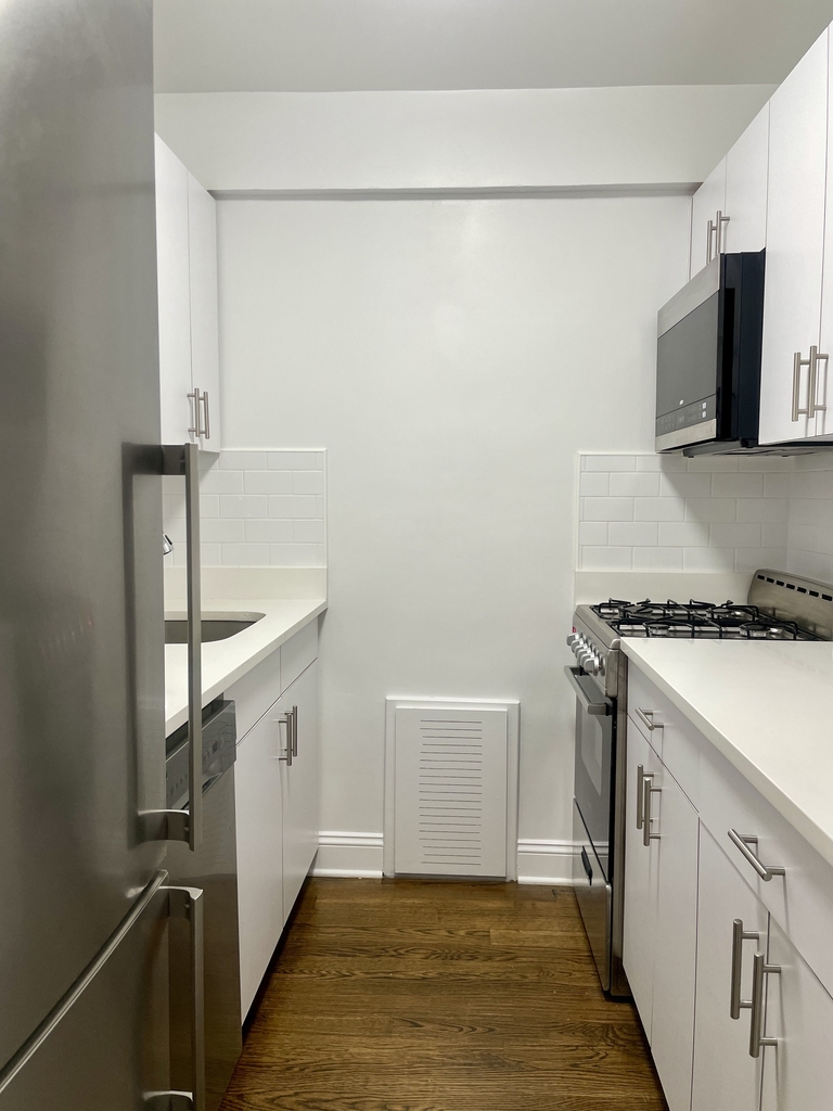 405 East 56th Street, 9L - Photo 7