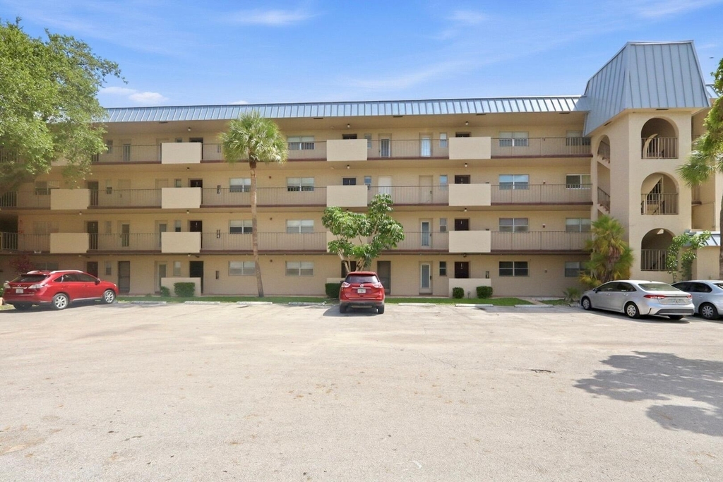 6301 N Falls Circle Drive - Photo 1