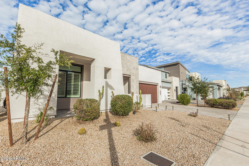 712 E Buist Avenue - Photo 0
