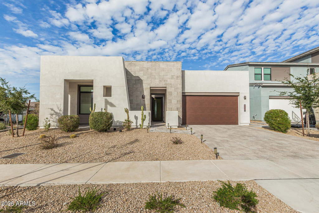 712 E Buist Avenue - Photo 1
