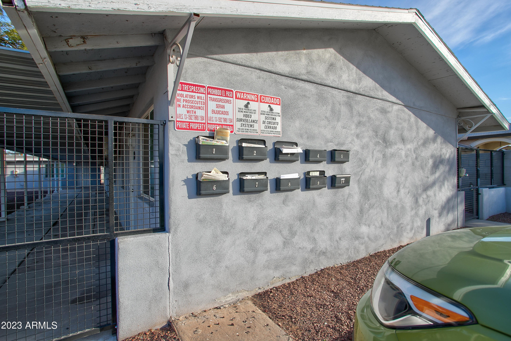 210 E Jones Avenue - Photo 3