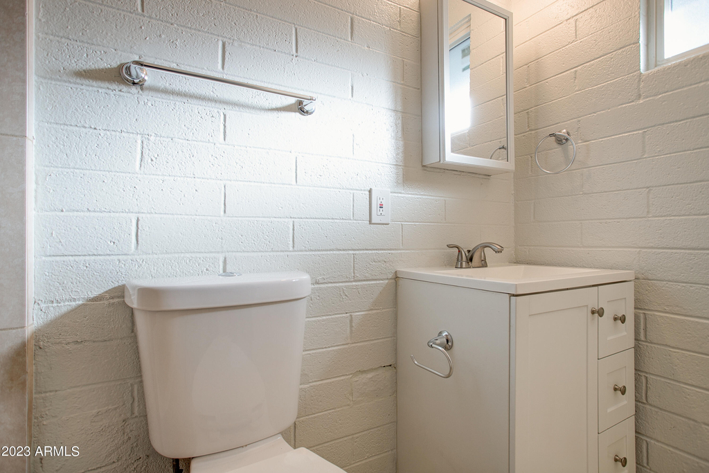 210 E Jones Avenue - Photo 14