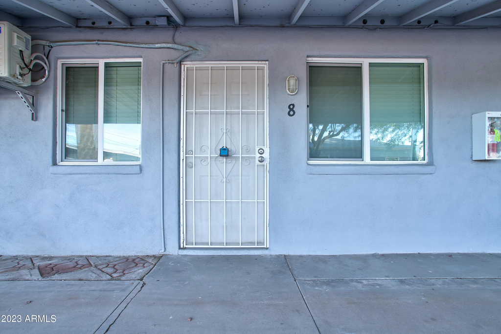 210 E Jones Avenue - Photo 5