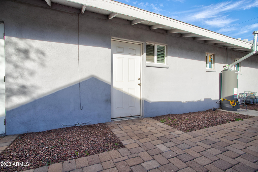 210 E Jones Avenue - Photo 16