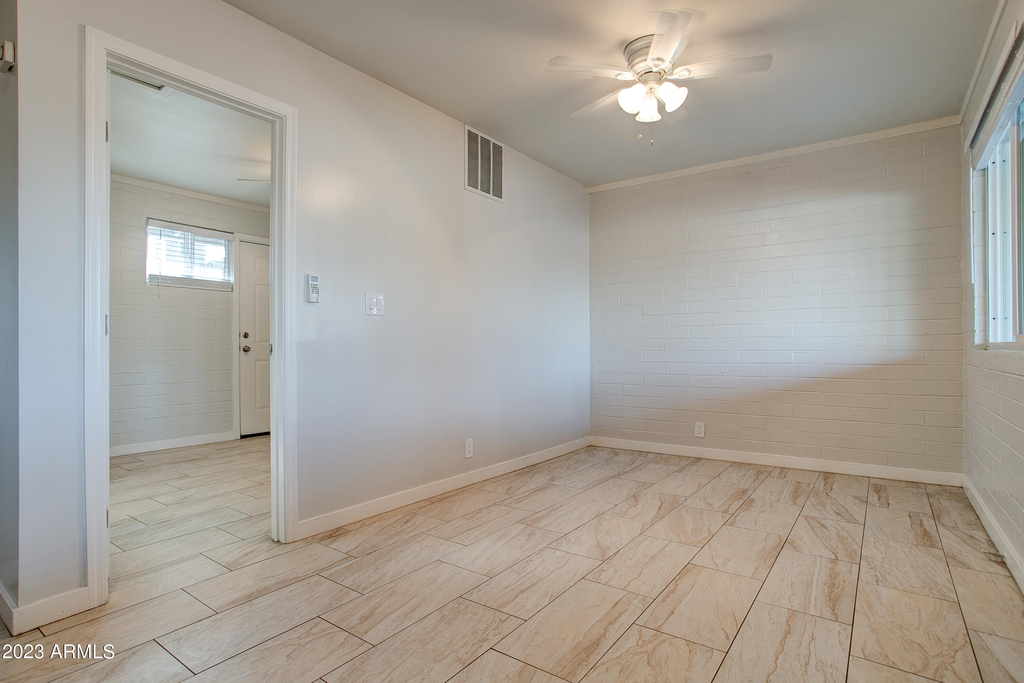 210 E Jones Avenue - Photo 10