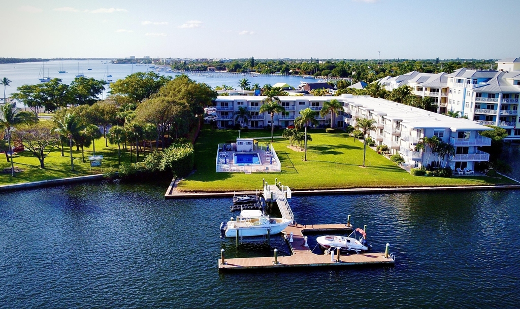 311 E Ocean Avenue - Photo 1