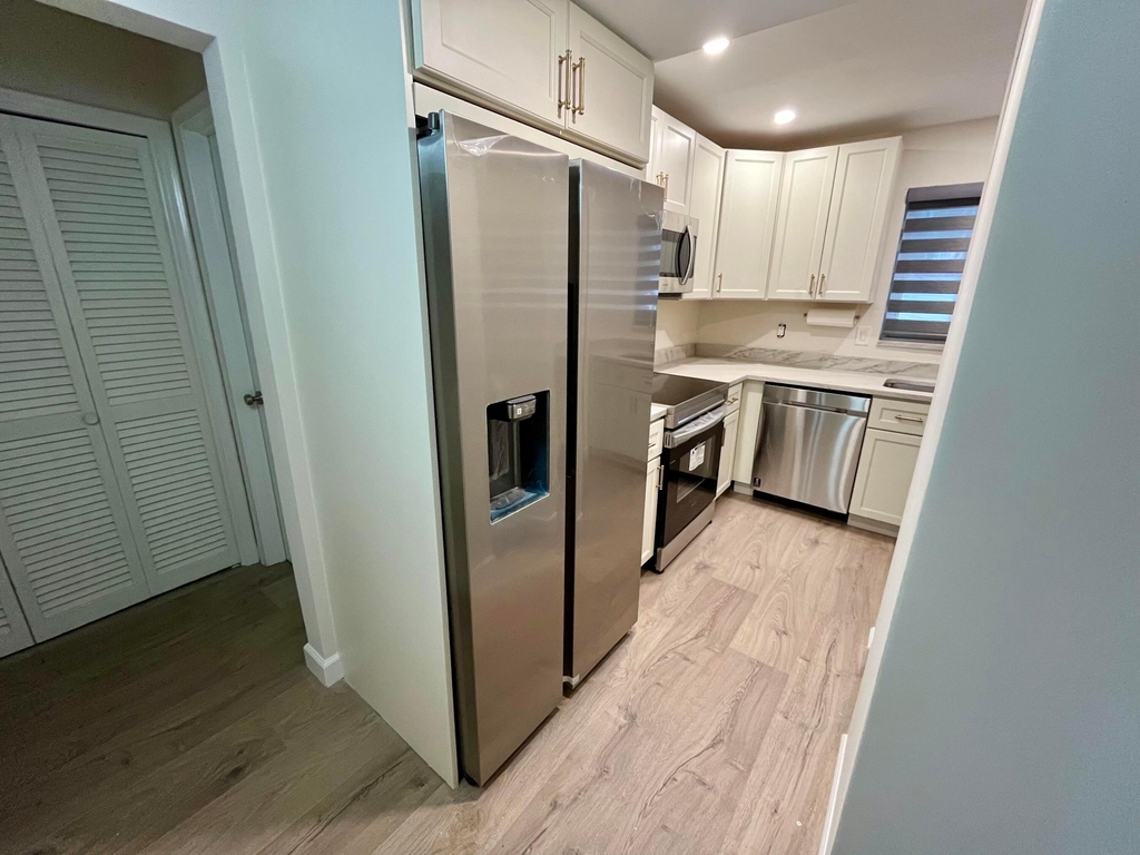 311 E Ocean Avenue - Photo 8