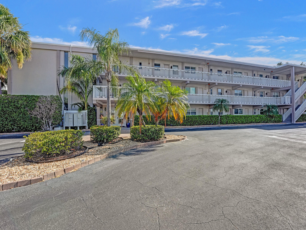 311 E Ocean Avenue - Photo 17