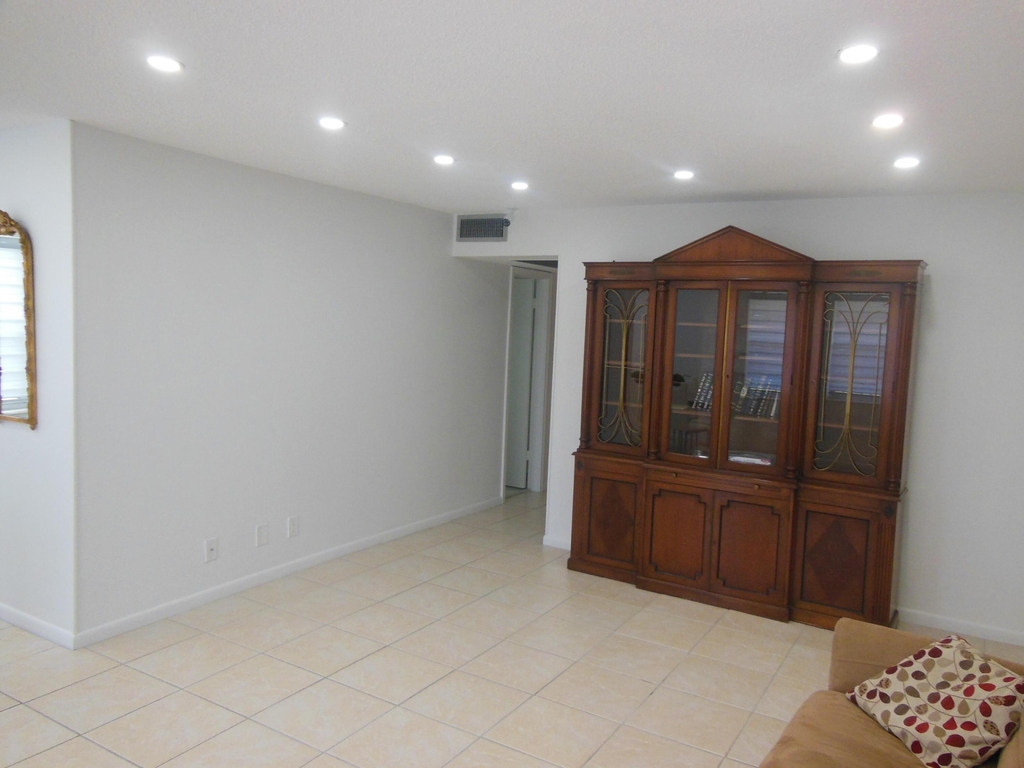 156 Andover F - Photo 12