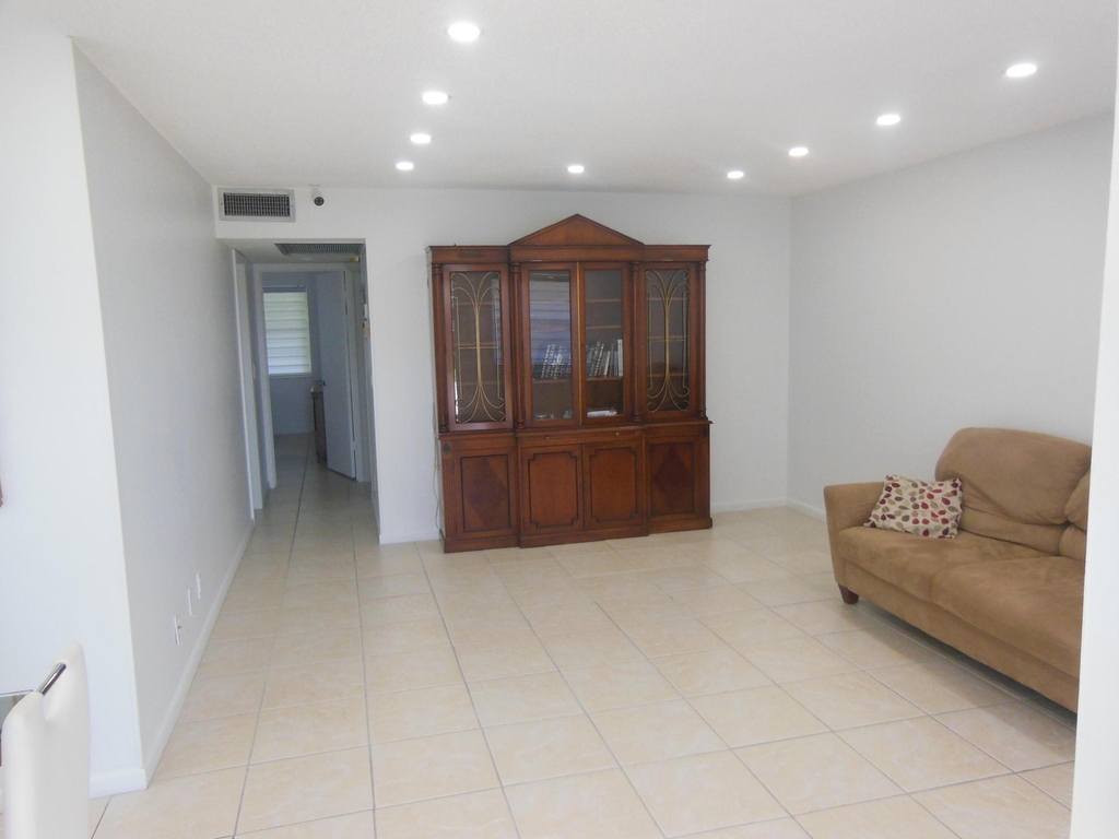 156 Andover F - Photo 6