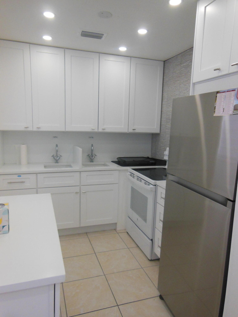 156 Andover F - Photo 15
