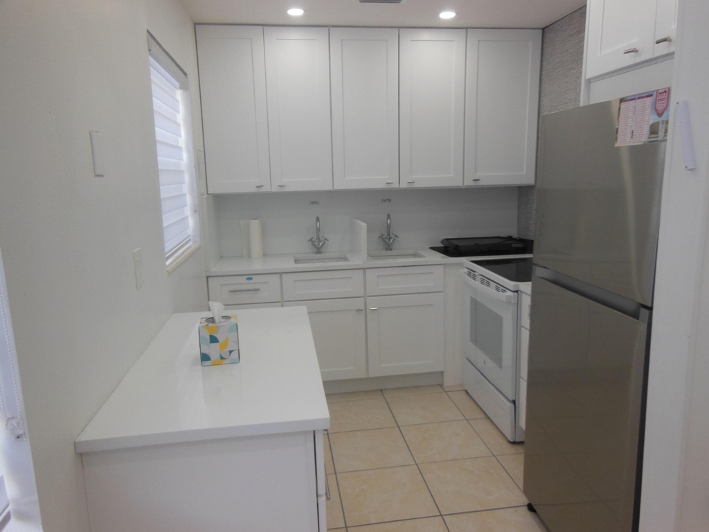 156 Andover F - Photo 2