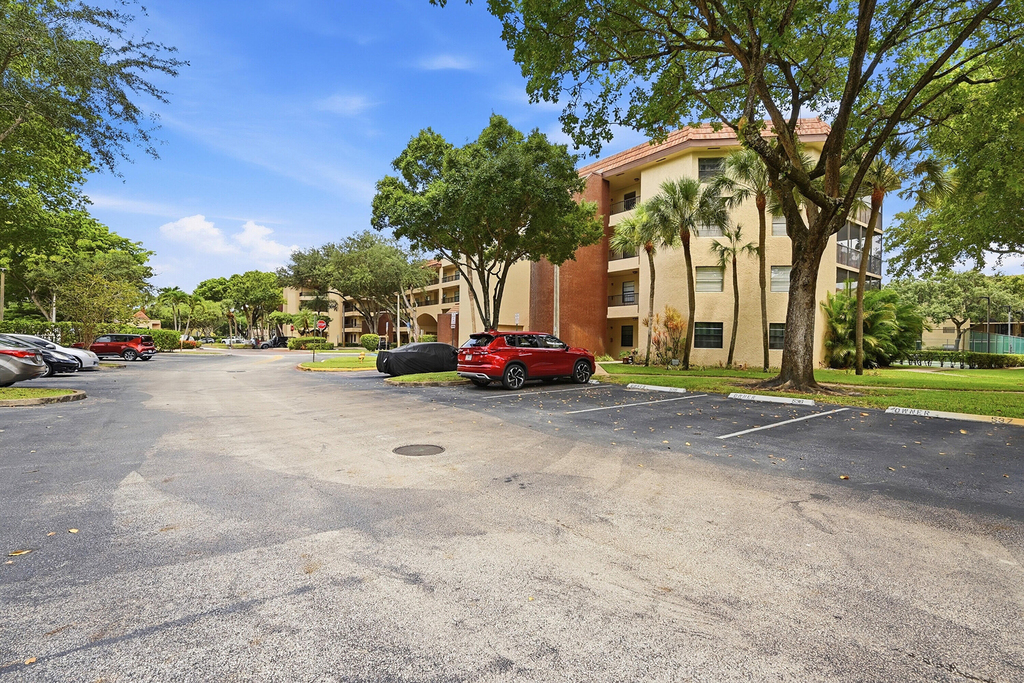 10401 W Broward Boulevard - Photo 37