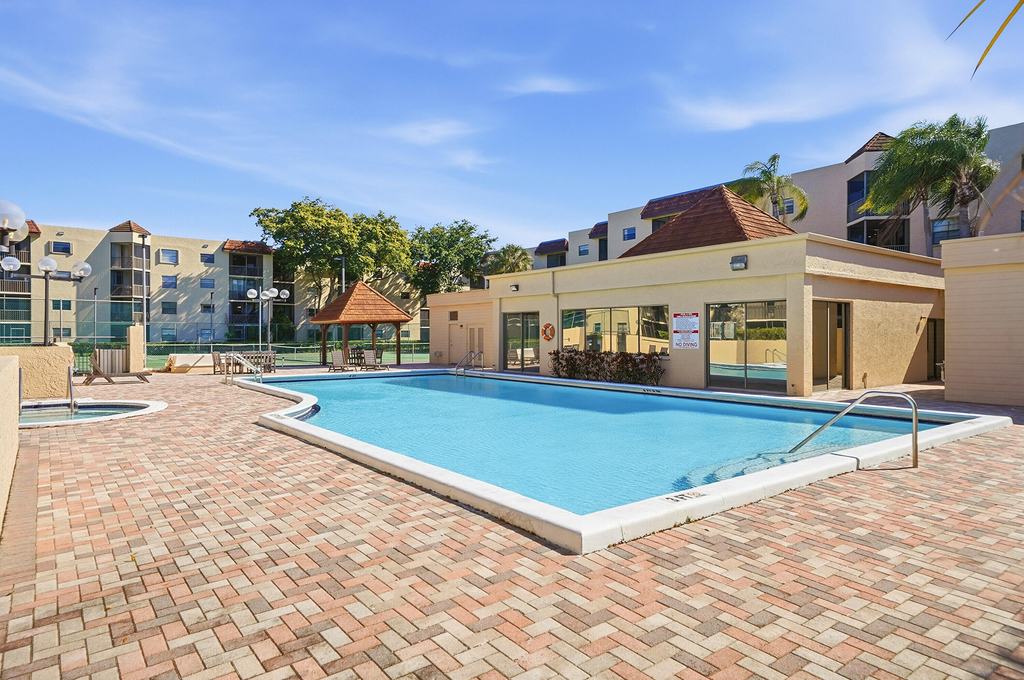 10401 W Broward Boulevard - Photo 31