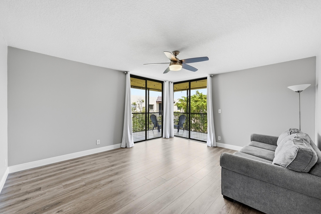 10401 W Broward Boulevard - Photo 3