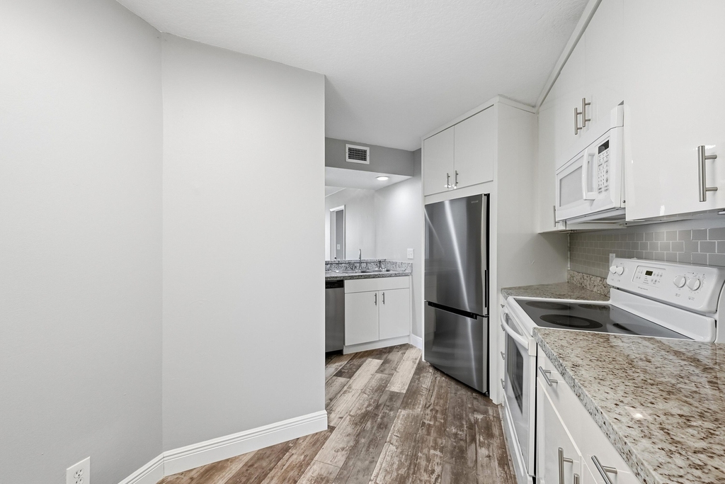 10401 W Broward Boulevard - Photo 10