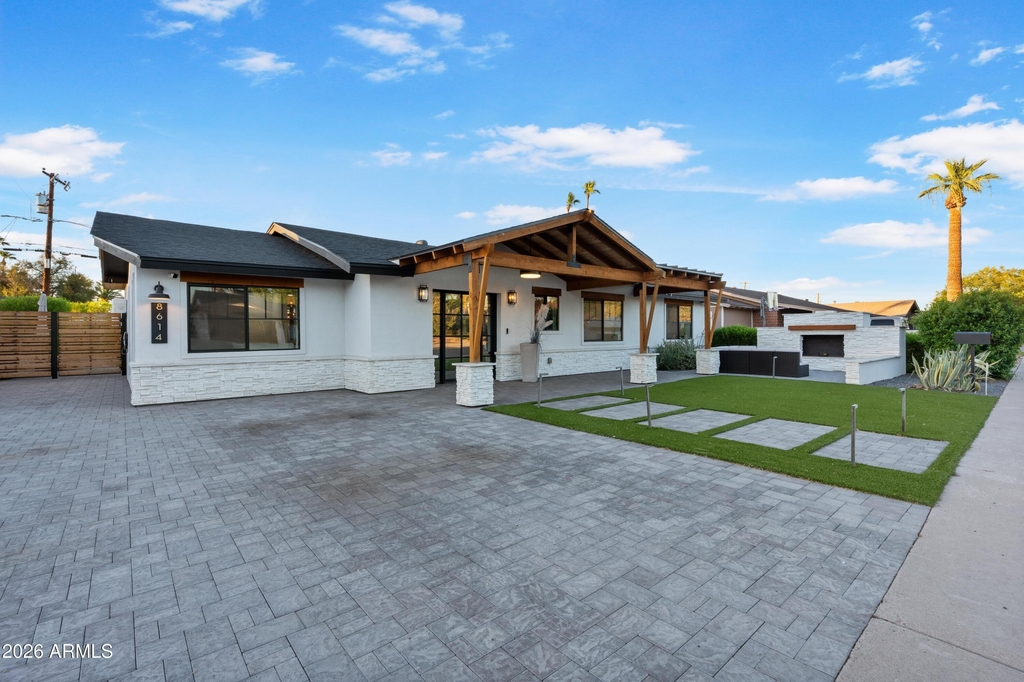 8614 E Highland Avenue - Photo 5