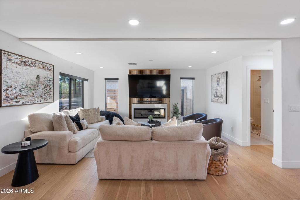 8614 E Highland Avenue - Photo 11