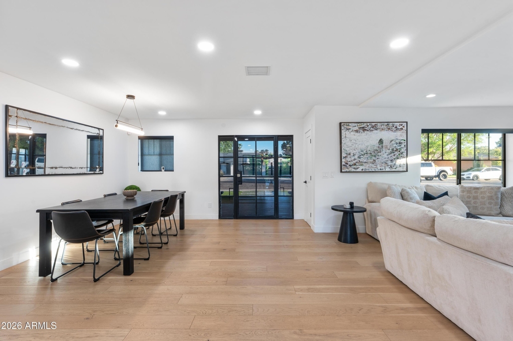 8614 E Highland Avenue - Photo 9
