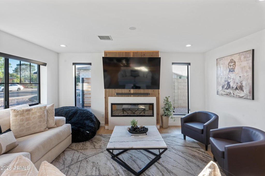 8614 E Highland Avenue - Photo 8