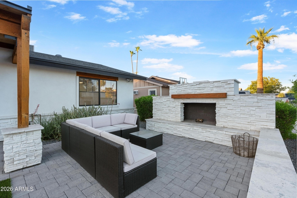 8614 E Highland Avenue - Photo 3