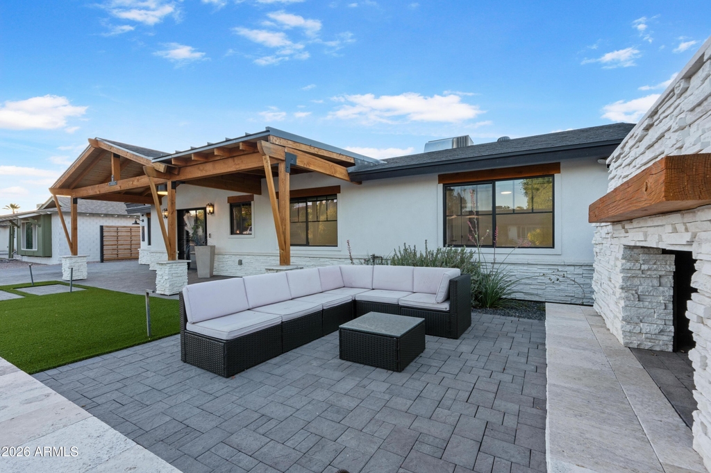 8614 E Highland Avenue - Photo 4