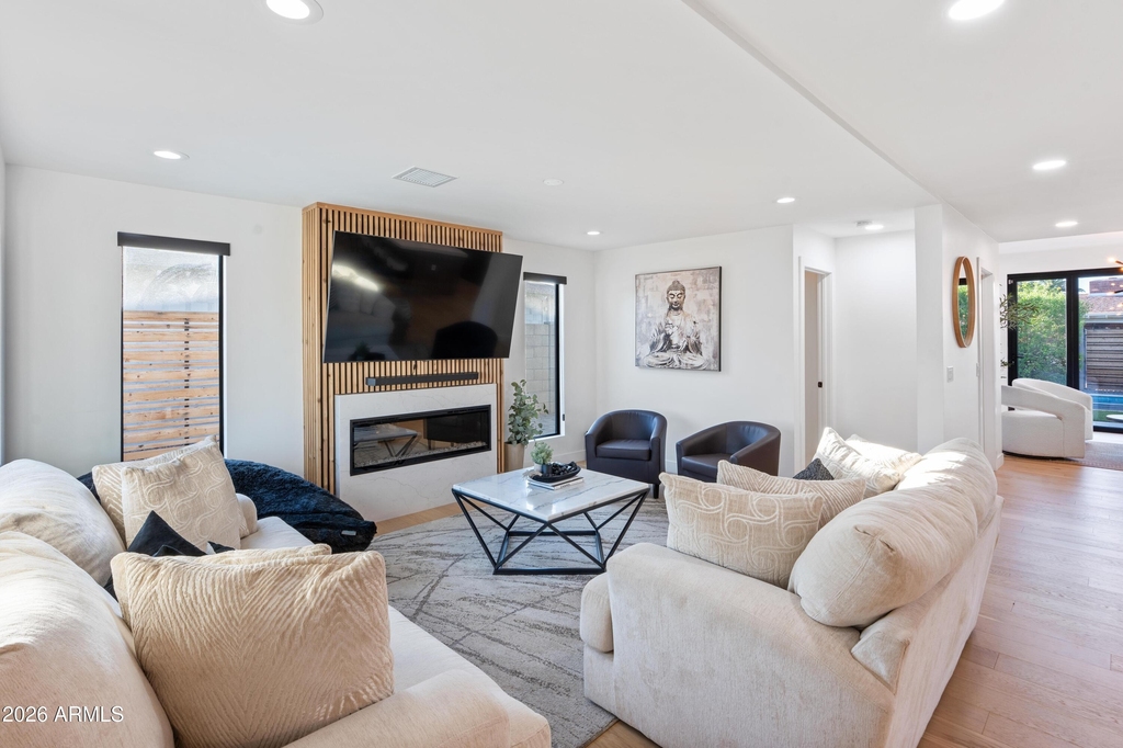 8614 E Highland Avenue - Photo 6