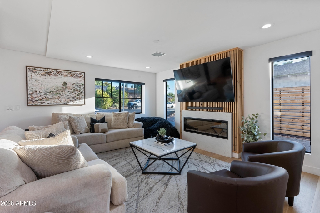 8614 E Highland Avenue - Photo 7