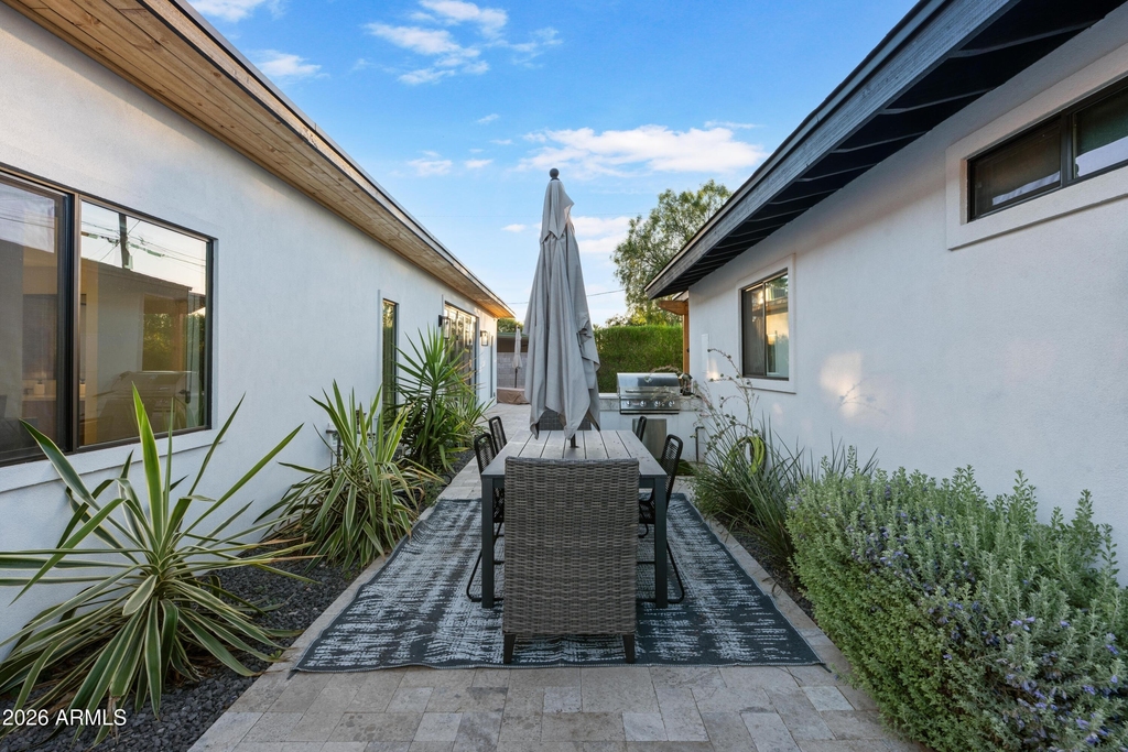 8614 E Highland Avenue - Photo 41