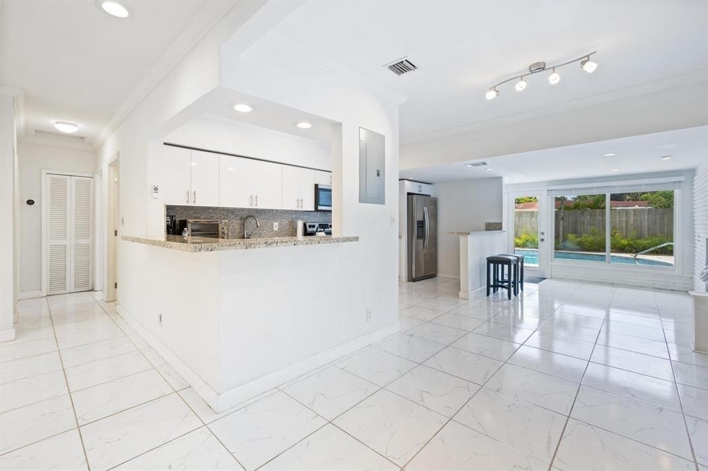 2440 Sw 16th Street - Photo 15
