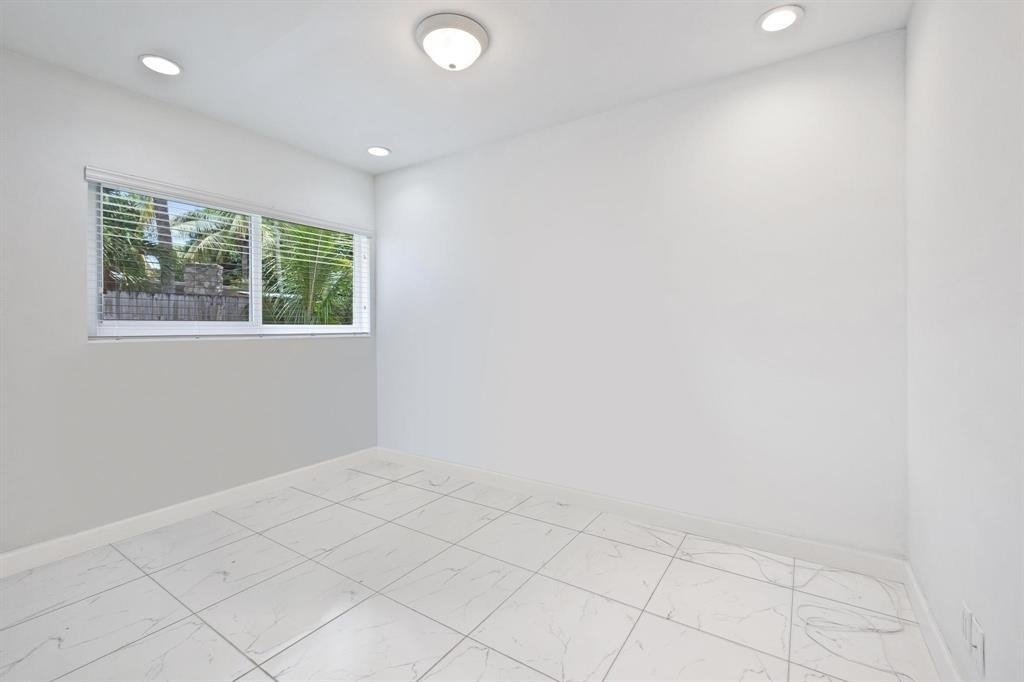 2440 Sw 16th Street - Photo 9