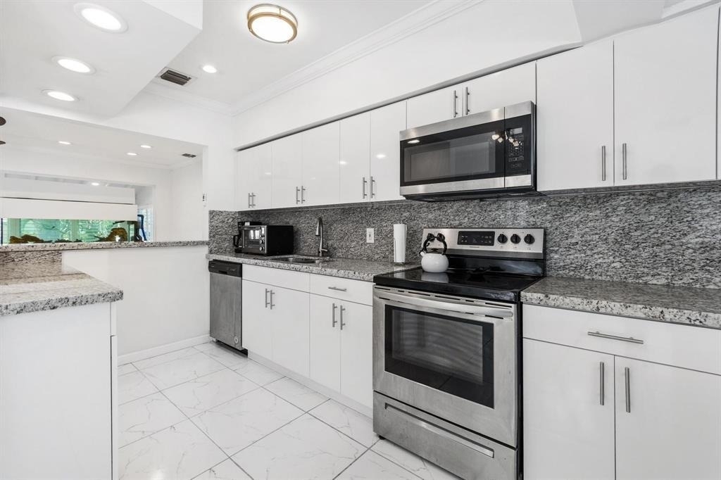 2440 Sw 16th Street - Photo 18