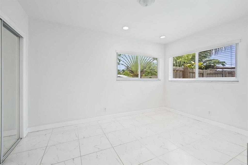 2440 Sw 16th Street - Photo 6