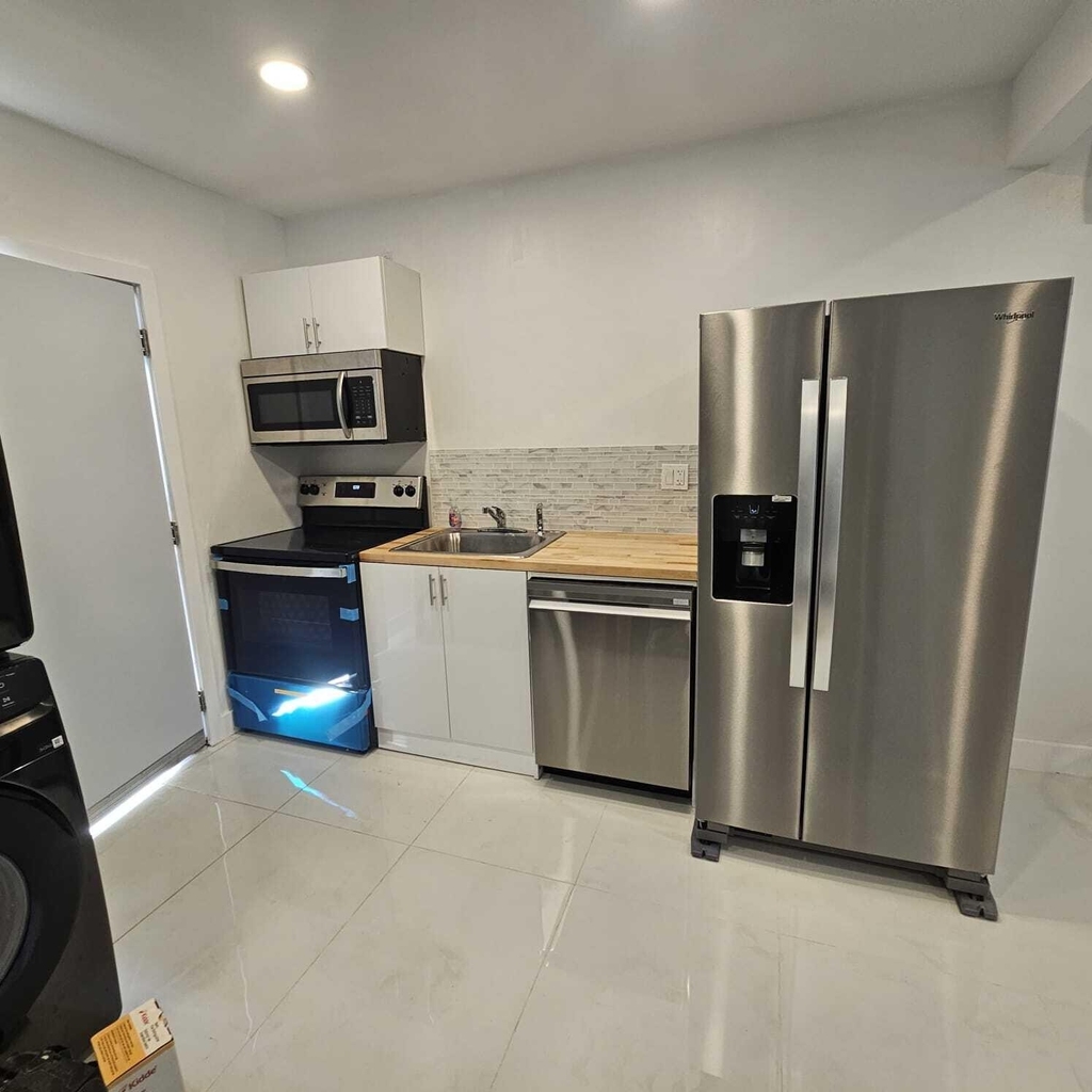 206 Ne 13th Street - Photo 0