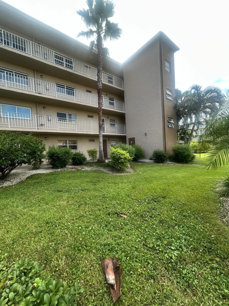 300 Ne 26th Avenue - Photo 1