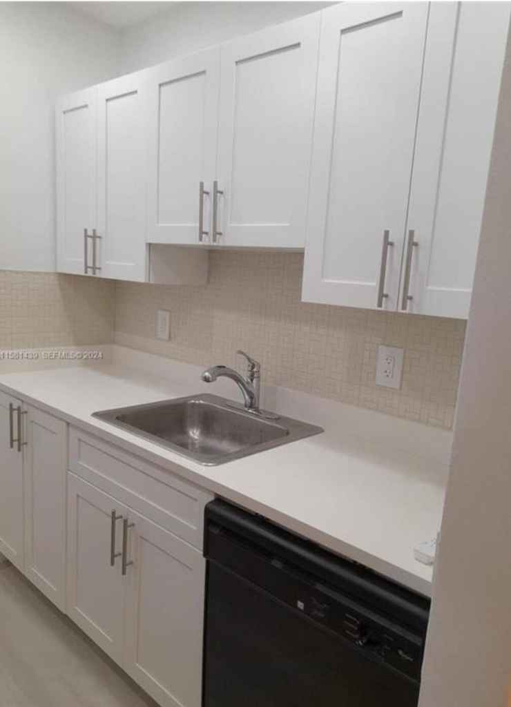 2000 Ne 51st Court - Photo 1