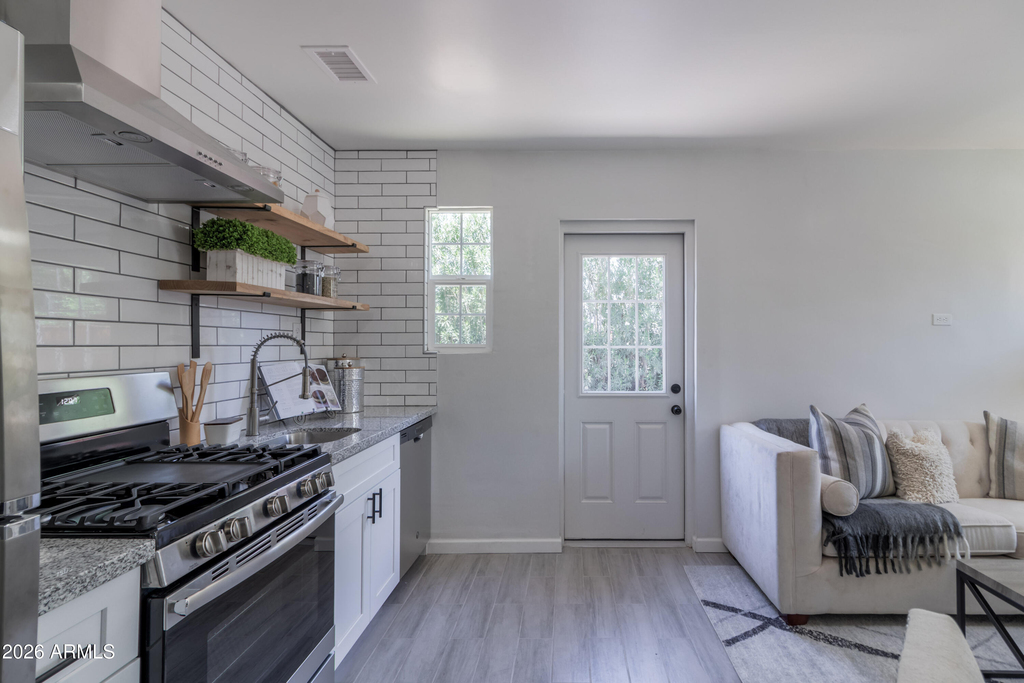 1649 E Oak Street - Photo 0
