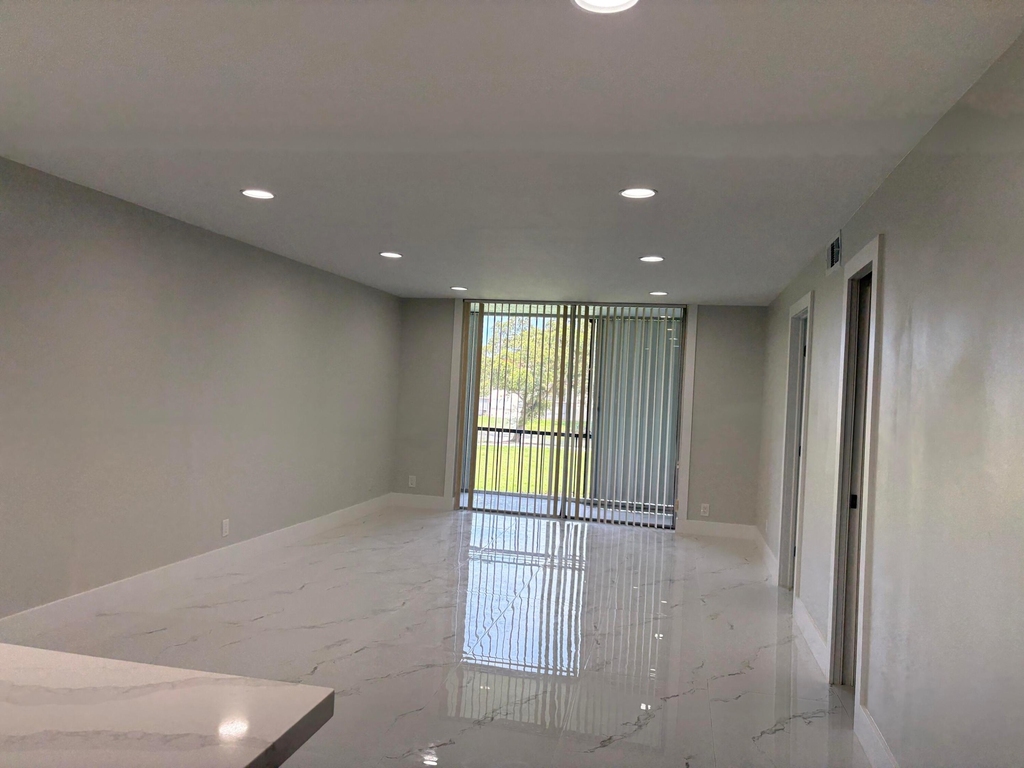 700 S Hollybrook Drive - Photo 3