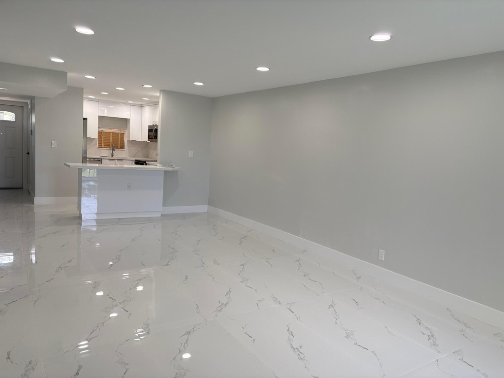 700 S Hollybrook Drive - Photo 2