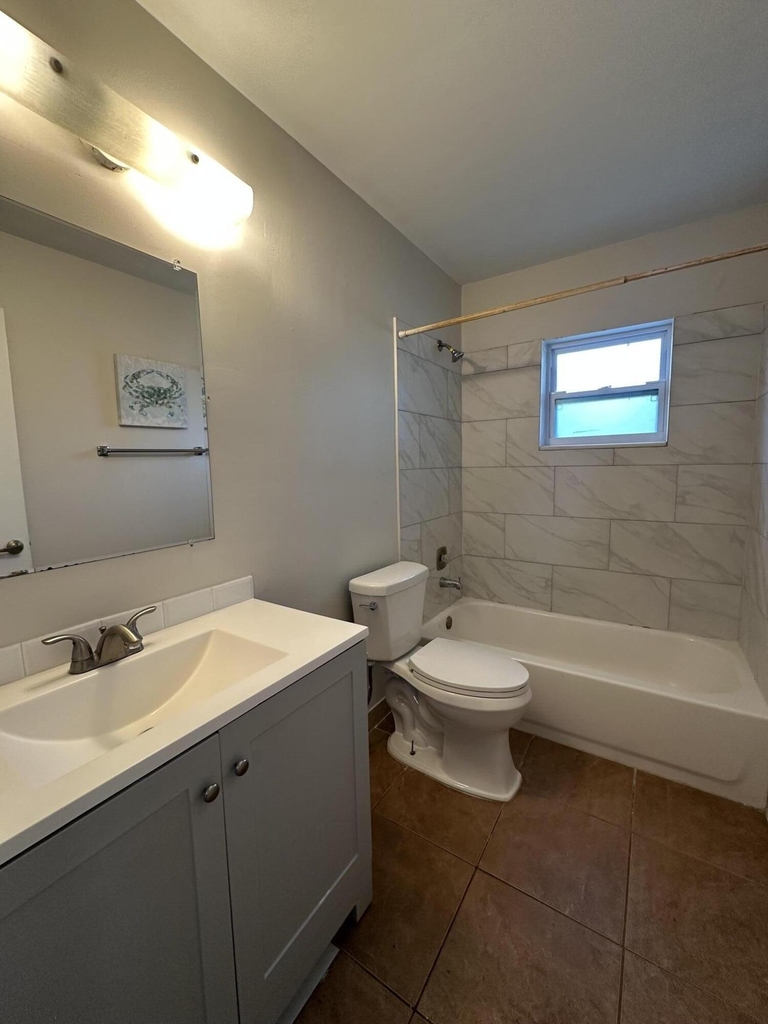 641 W 9th Street - Photo 8