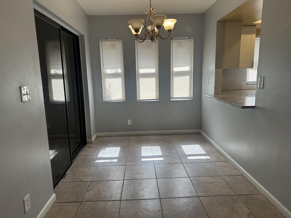 641 W 9th Street - Photo 3