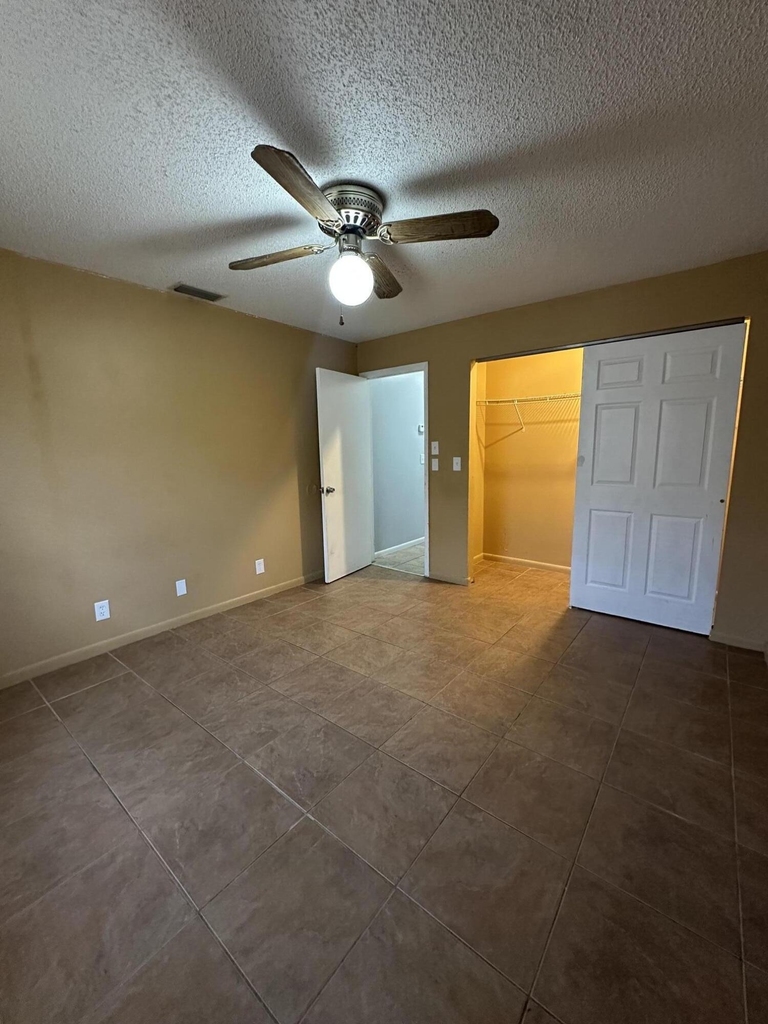 641 W 9th Street - Photo 10