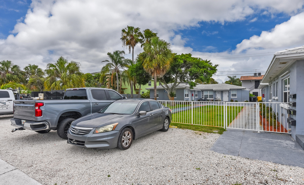 1001 S Federal Highway - Photo 10