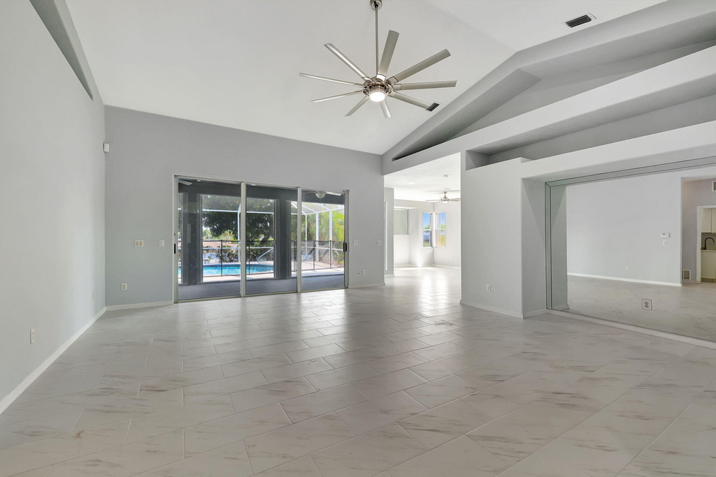 2704 Se Eagle Drive - Photo 11