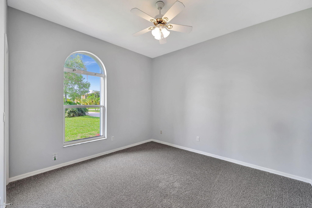 2704 Se Eagle Drive - Photo 27