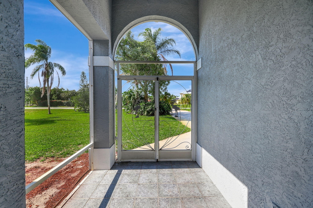 2704 Se Eagle Drive - Photo 9