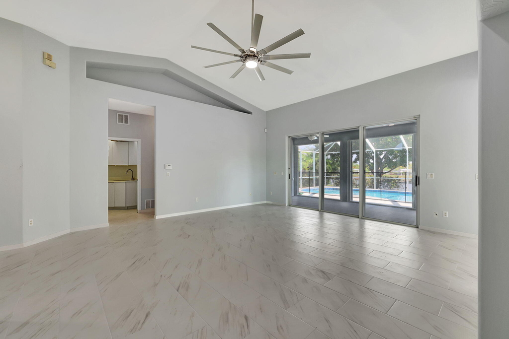 2704 Se Eagle Drive - Photo 14