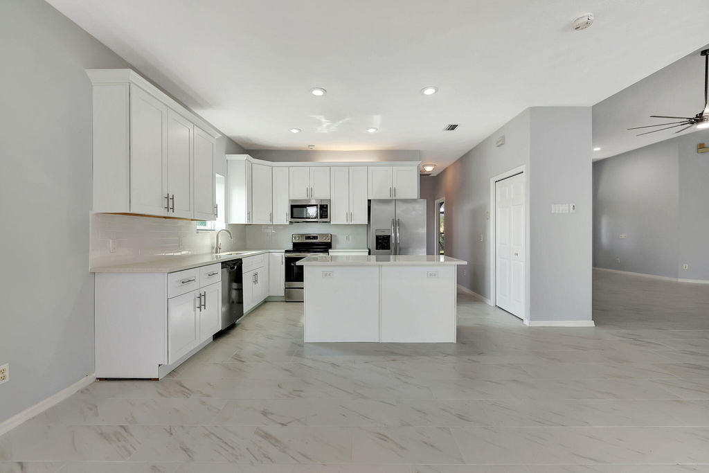 2704 Se Eagle Drive - Photo 18