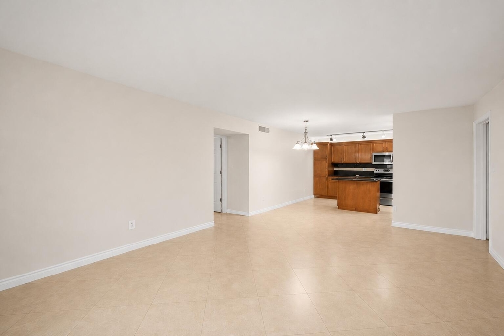 4528 Sw 54th Street - Photo 1