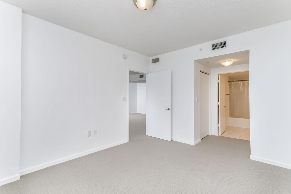 18800 Ne 29th Avenue - Photo 12